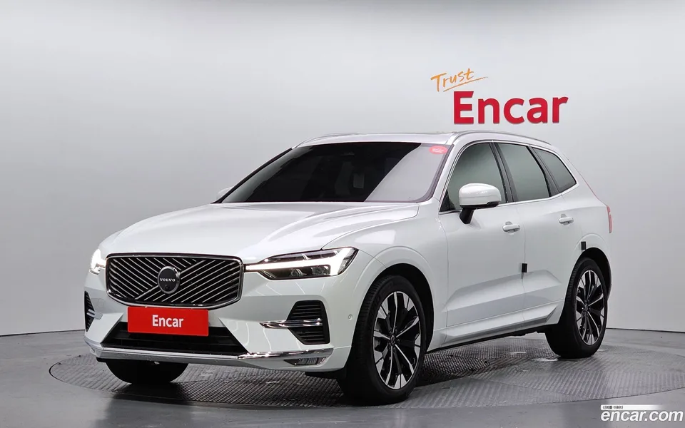 Volvo XC60 B5 2025 — photo 1, buy with delivery to Moscow