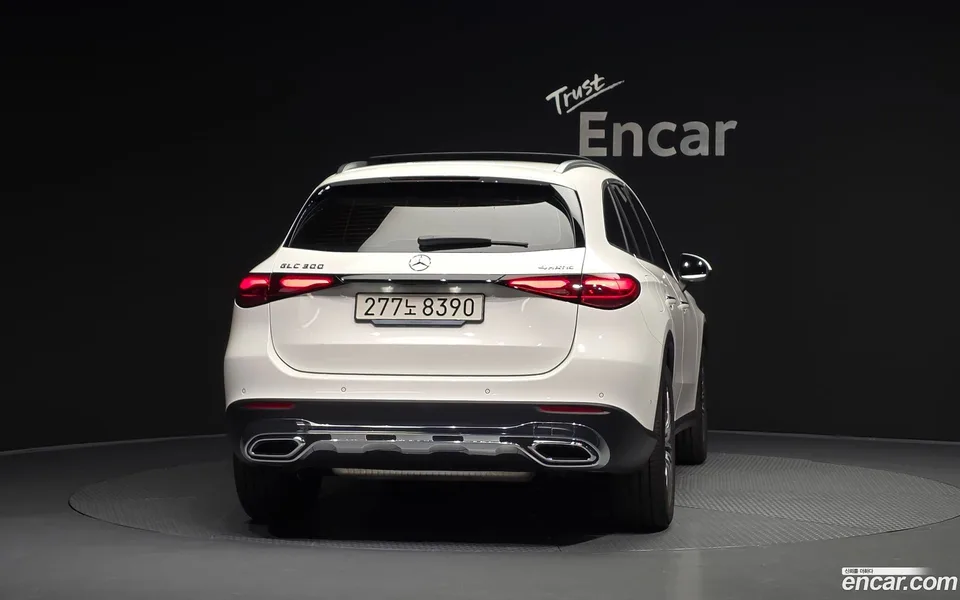 Mercedes-Benz GLC-Class GLC300 4MATIC 2025 — thumbnail 4