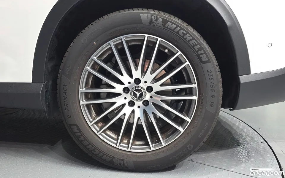 Mercedes-Benz GLC-Class GLC300 4MATIC 2025 — thumbnail 5
