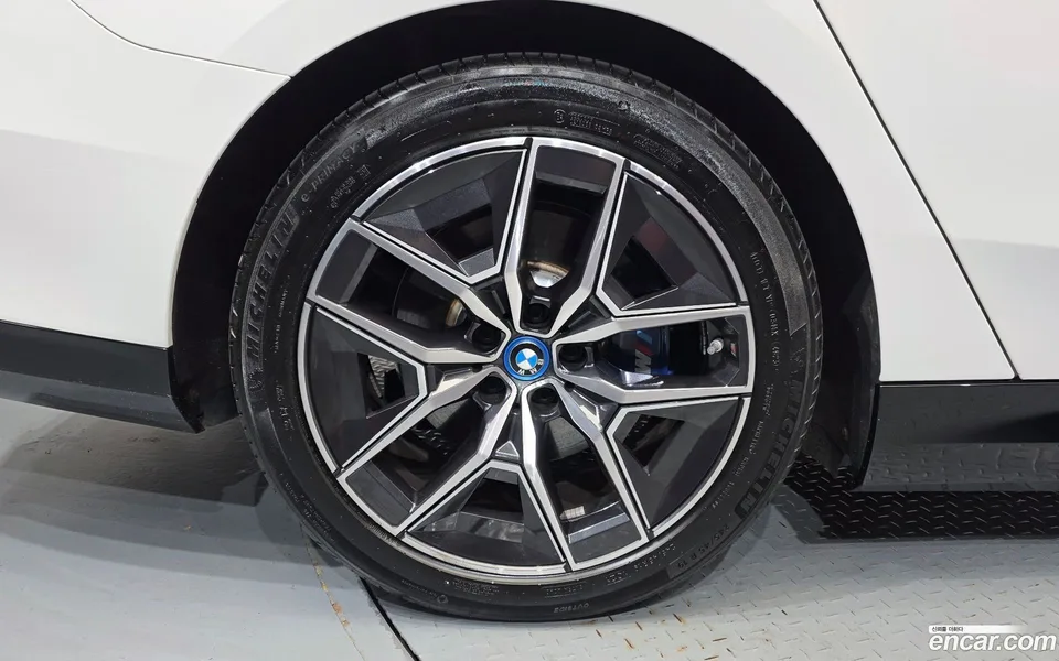 BMW i5 eDrive 40 M 2024 — thumbnail 5