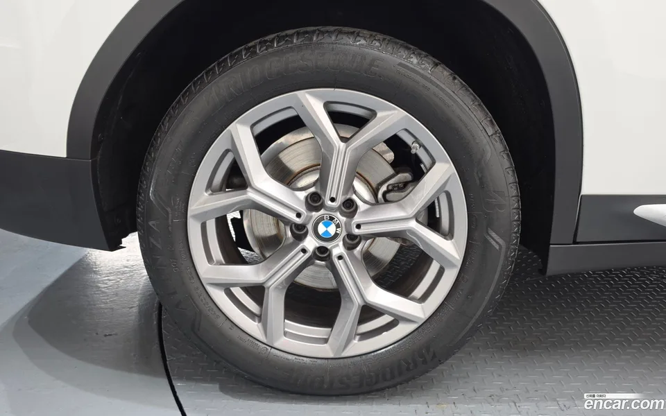 BMW X4 xDrive20i xLine 2023 — thumbnail 2
