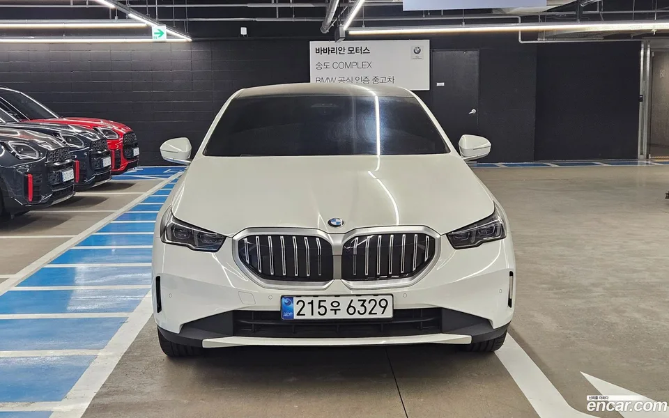 BMW 5 Series 520i 2025 — thumbnail 3