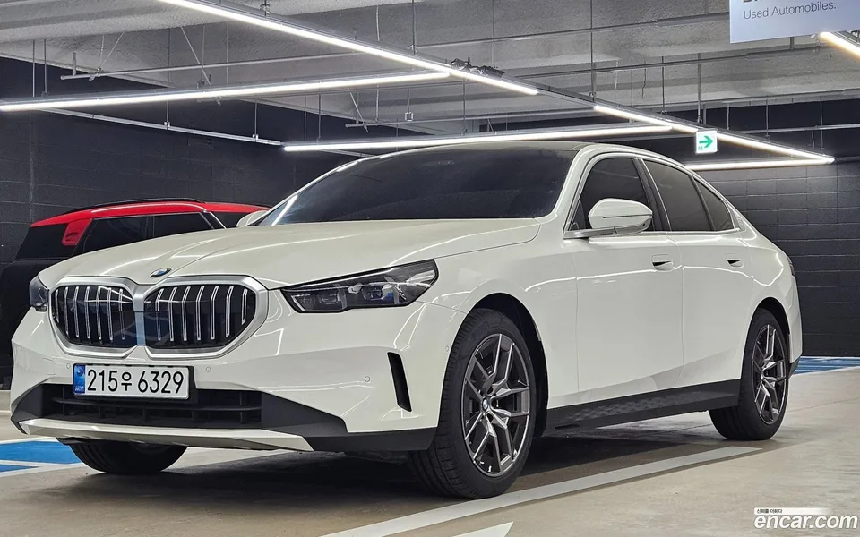 BMW 5 Series 520i 2025 — photo 1, buy with delivery to Moscow