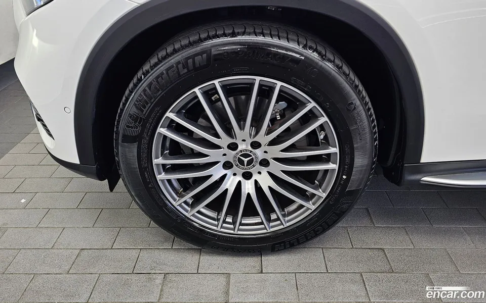 Mercedes-Benz GLC-Class GLC300 4MATIC 2025 — thumbnail 2