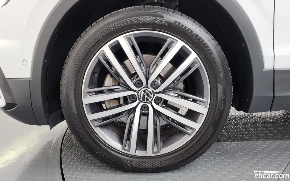 Volkswagen Tiguan Allspace 2.0 TSI 2022 — thumbnail 2