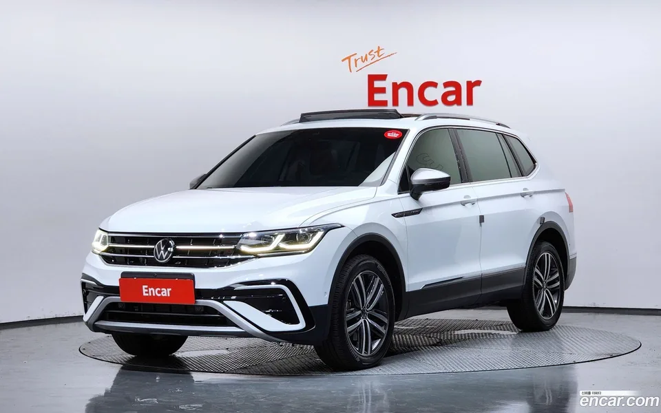 Volkswagen Tiguan Allspace 2.0 TSI 2022 — photo 1, buy with delivery to Moscow