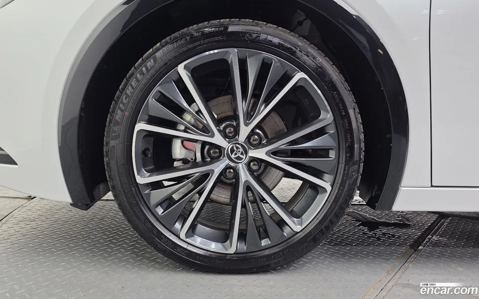 Toyota Prius 2.0 XLE AWD 2025 — thumbnail 2