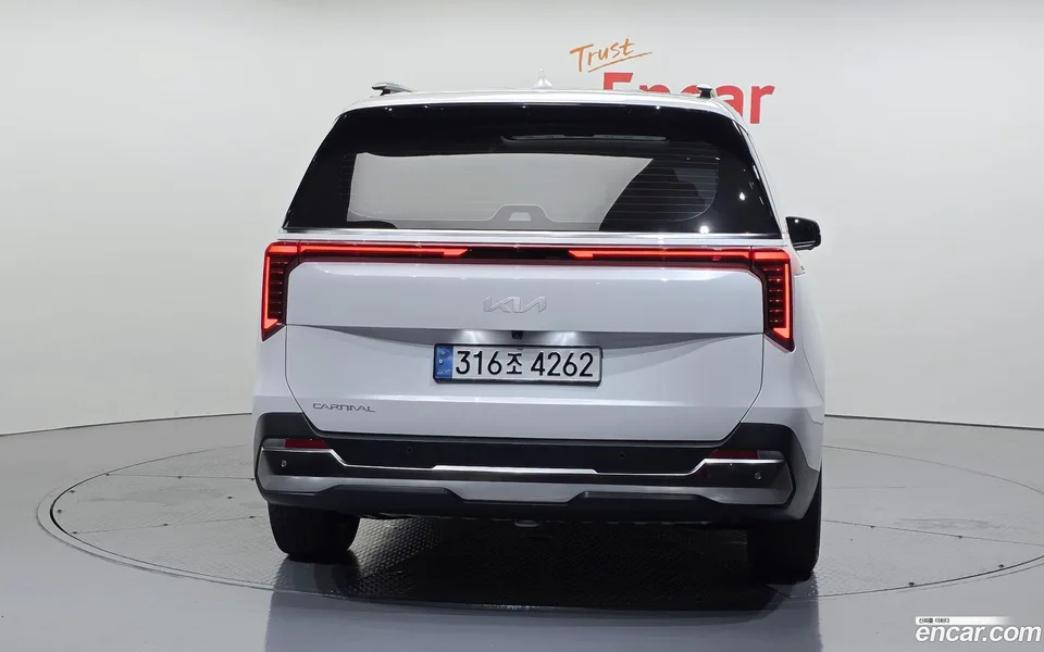 Kia Carnival 7 2024 — thumbnail 4