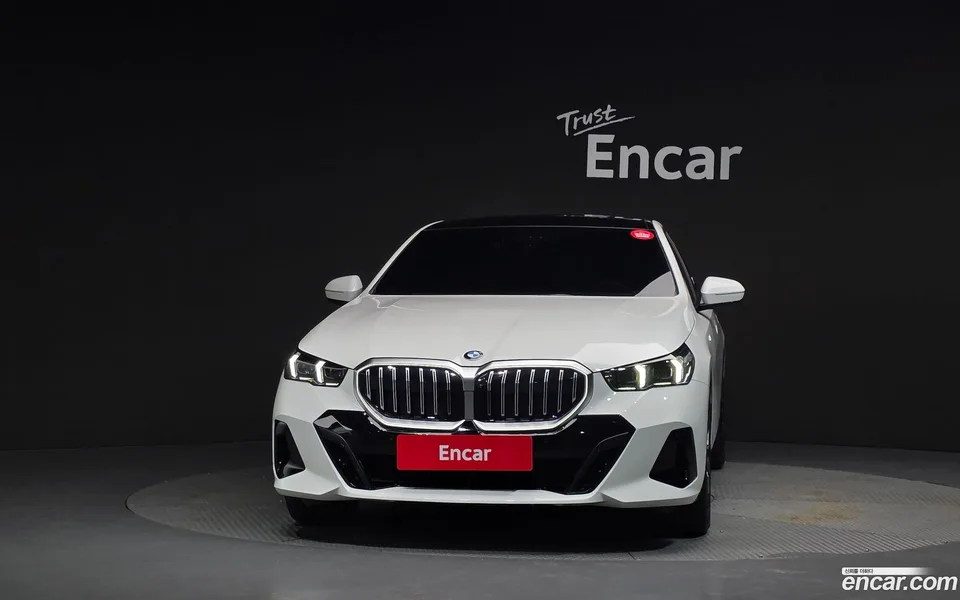 BMW 5 Series 520i M 2025 — thumbnail 3