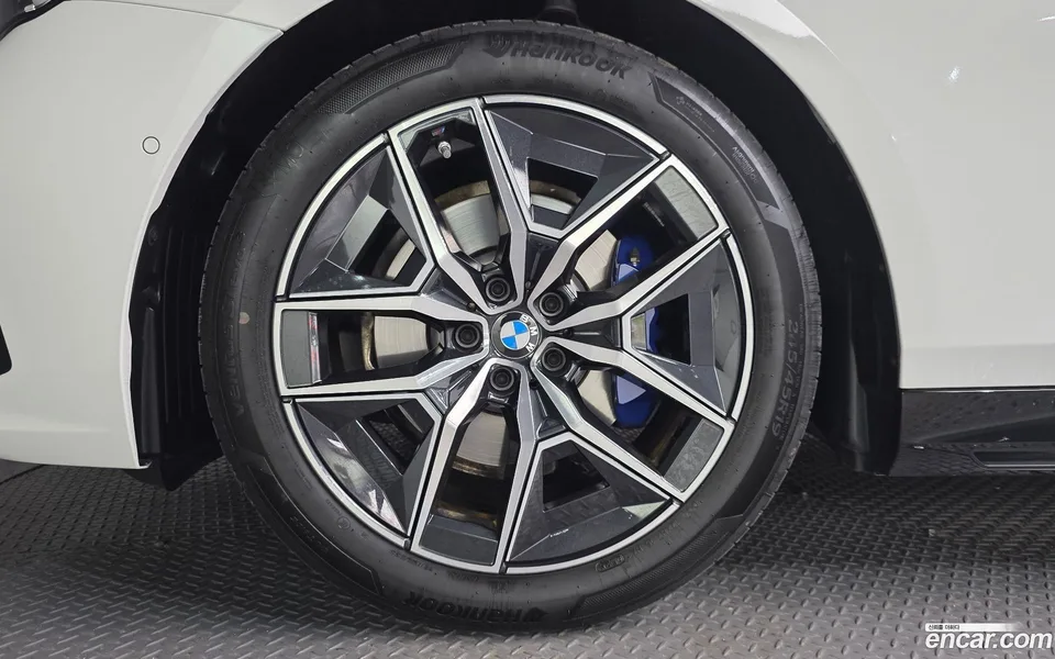 BMW 5 Series 520i M 2025 — thumbnail 5