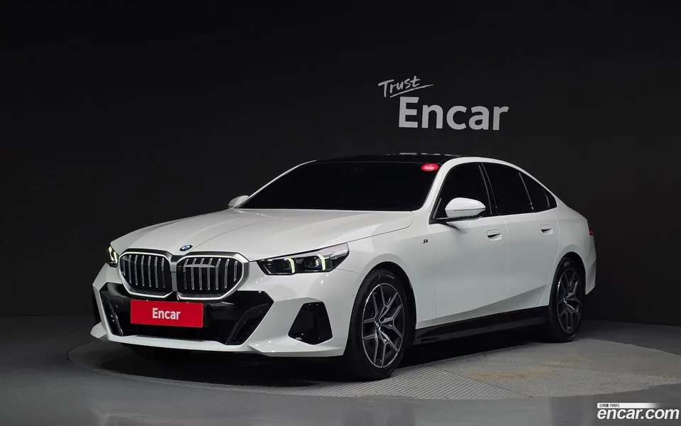 BMW 5 Series 520i M 2025 — фото 1, купить с доставкой в Москву