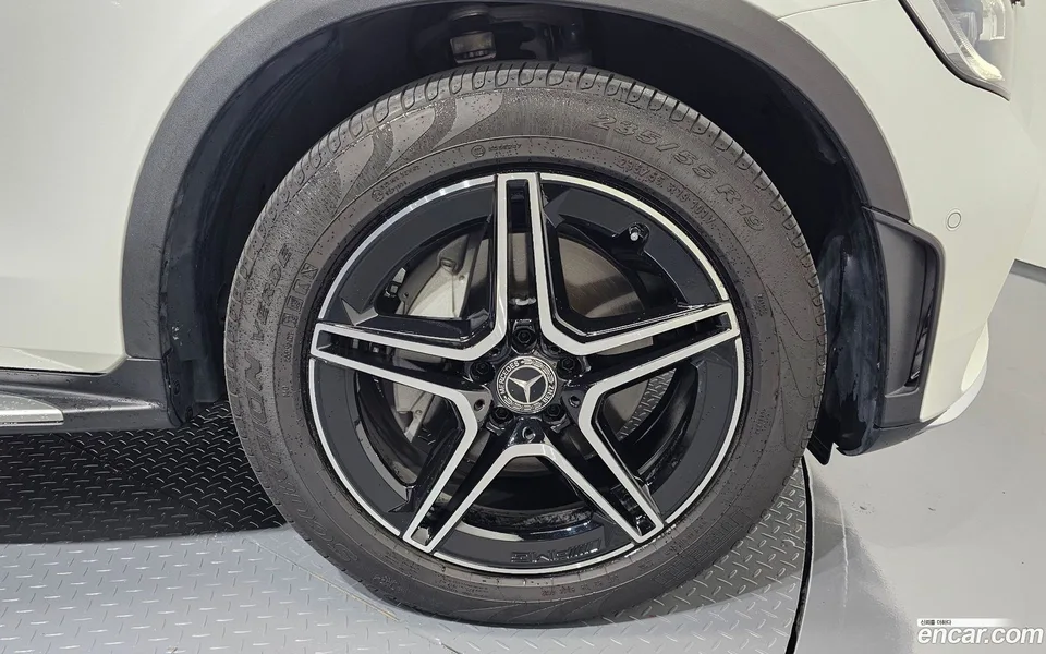 Mercedes-Benz GLC-Class GLC300 4MATIC 2023 — thumbnail 2