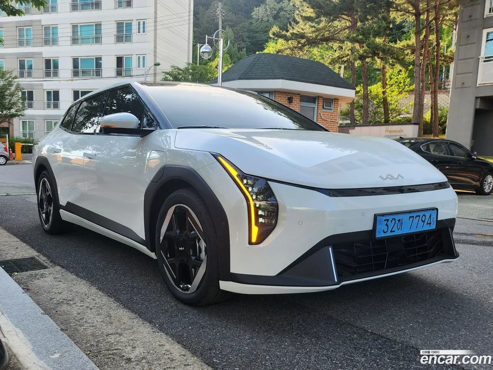 Kia EV4 2WD 2026 — thumbnail 3