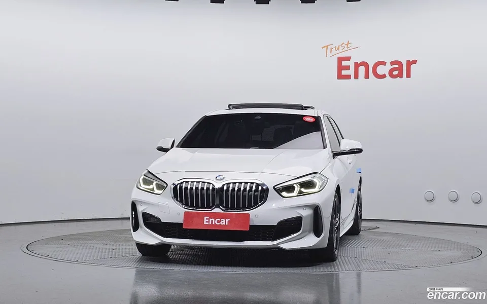 BMW 1 Series 120i M 2023 — thumbnail 3