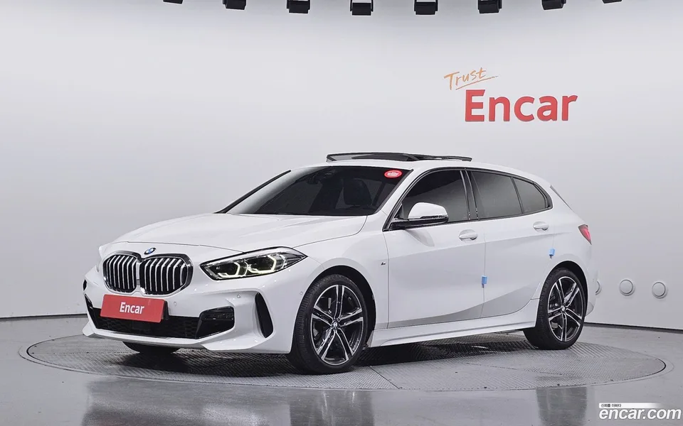 BMW 1 Series 120i M 2023 — photo 1, buy with delivery to Moscow