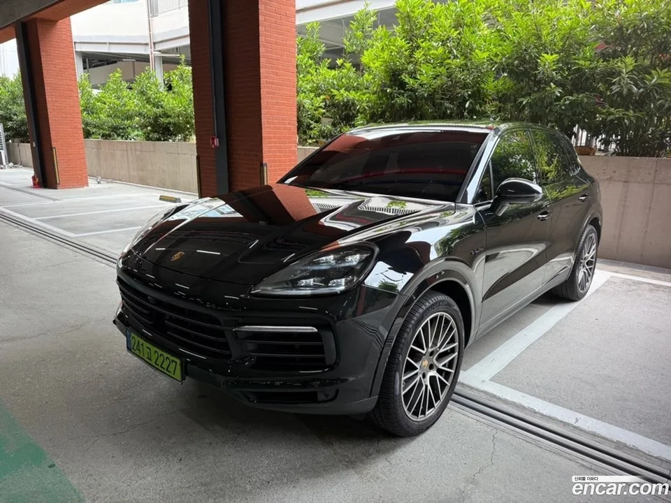 Porsche Cayenne 3.0 E- 2023 — thumbnail 3