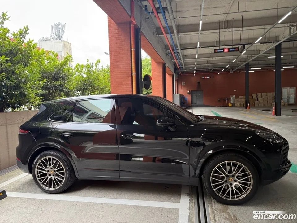 Porsche Cayenne 3.0 E- 2023 — thumbnail 4