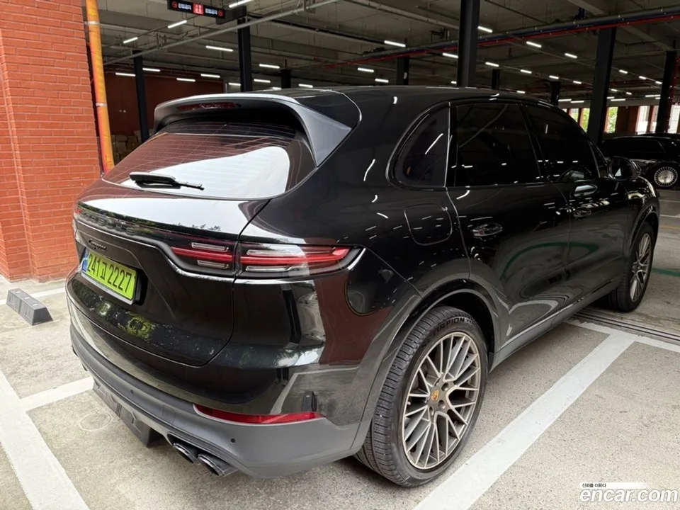 Porsche Cayenne 3.0 E- 2023 — thumbnail 5