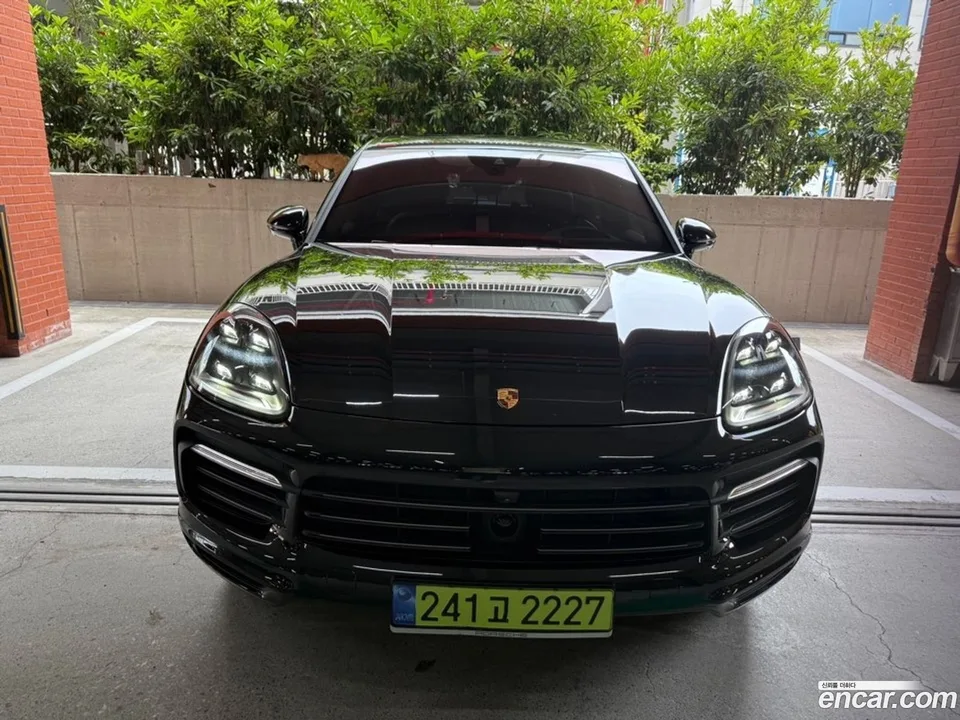 Porsche Cayenne 3.0 E- 2023 — photo 1, buy with delivery to Moscow
