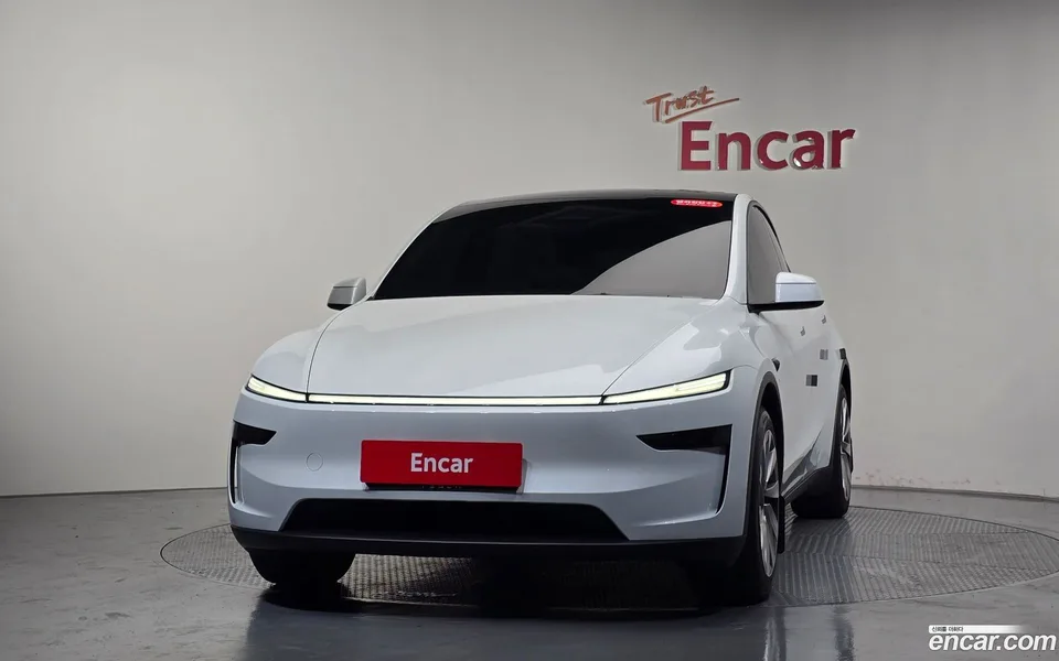 Tesla Model Y RWD 2025 — thumbnail 3