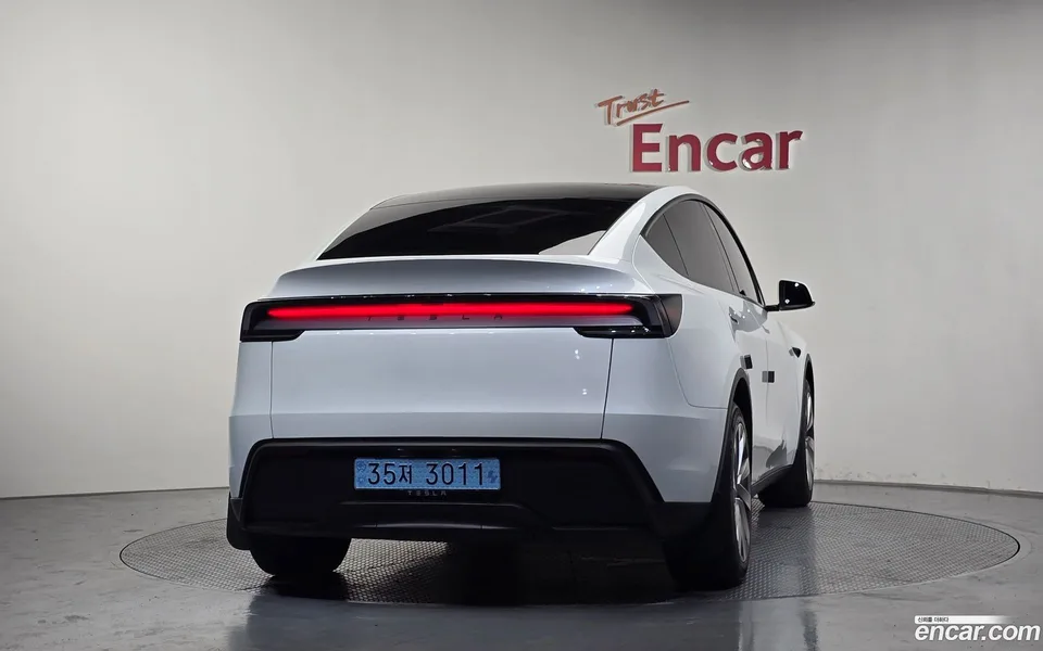 Tesla Model Y RWD 2025 — thumbnail 4