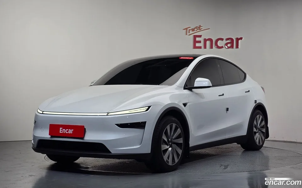 Tesla Model Y RWD 2025 — photo 1, buy with delivery to Moscow