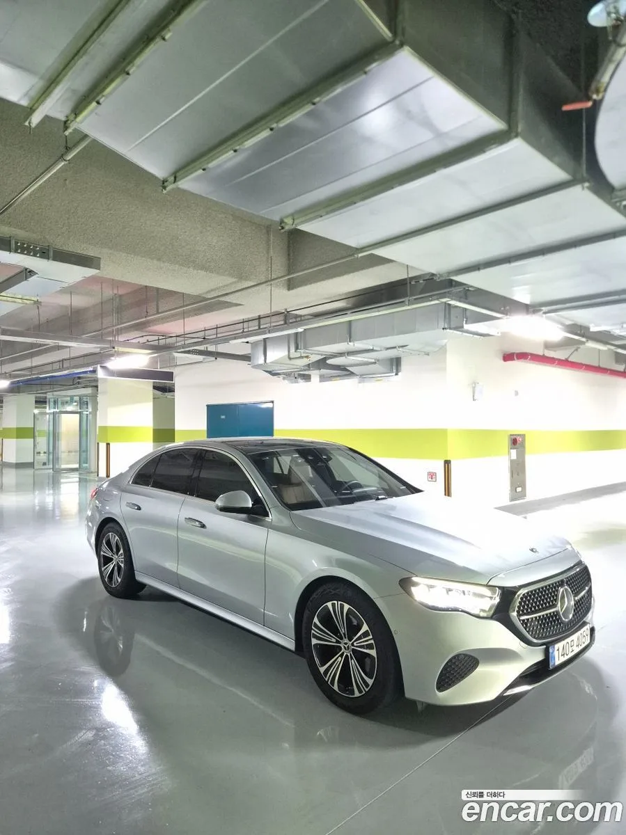 Mercedes-Benz E-Class E200 2024 — thumbnail 3
