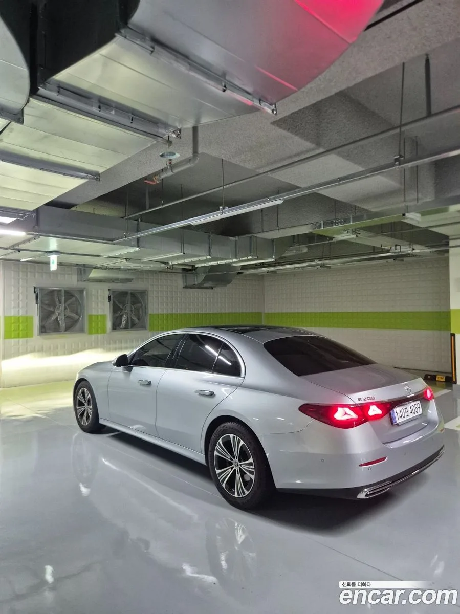 Mercedes-Benz E-Class E200 2024 — thumbnail 4