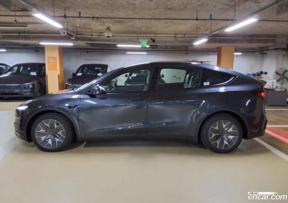 Tesla Model Y L AWD 2026 — thumbnail 2