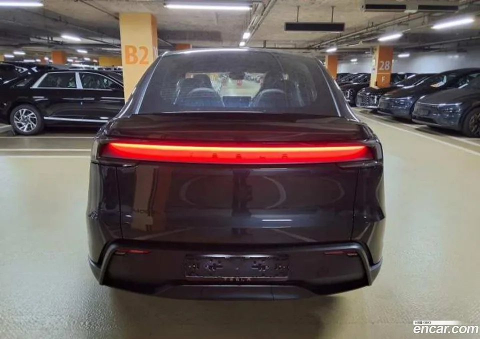 Tesla Model Y L AWD 2026 — thumbnail 3