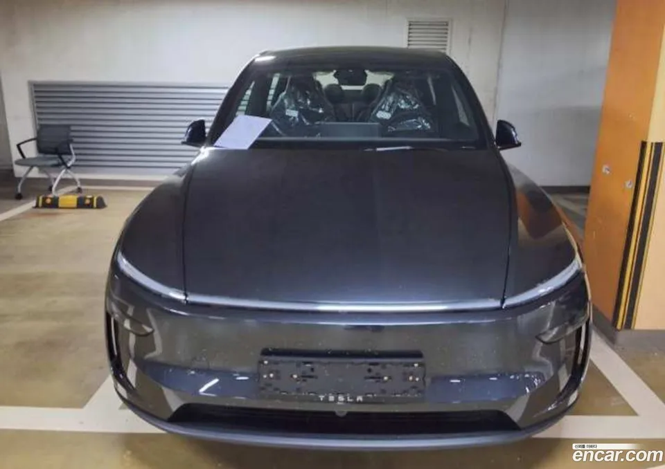Tesla Model Y L AWD 2026 — photo 1, buy with delivery to Moscow