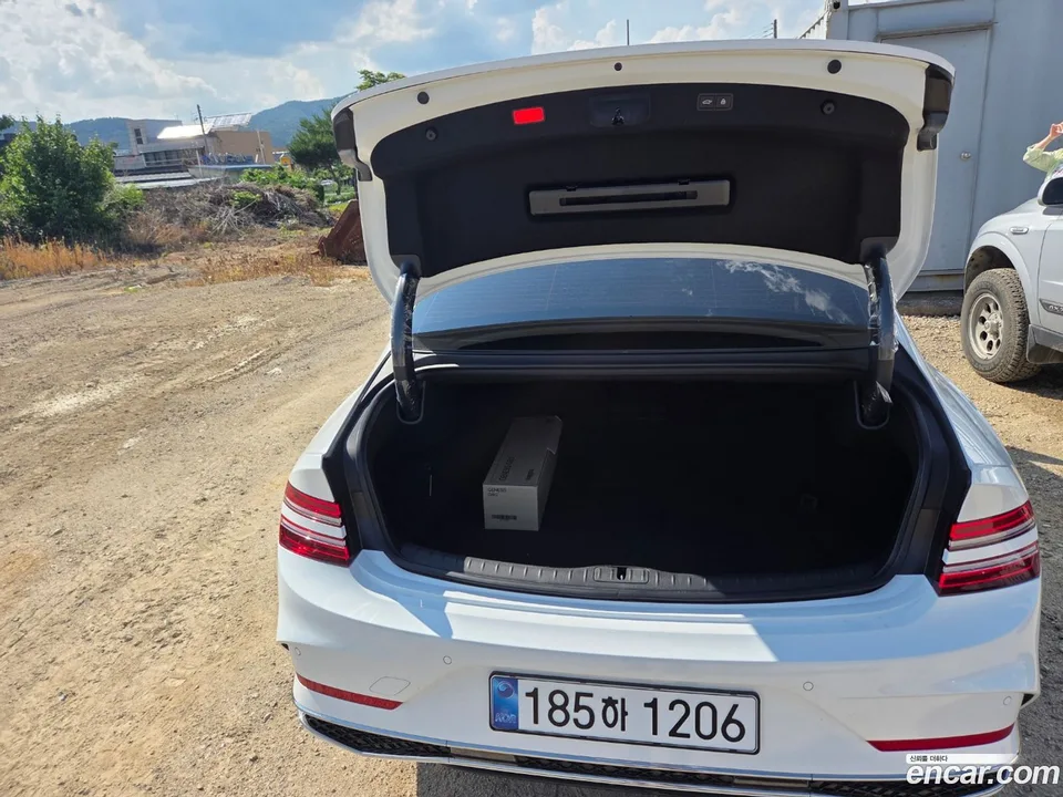 Genesis G80 2.5 AWD 2026 — thumbnail 4