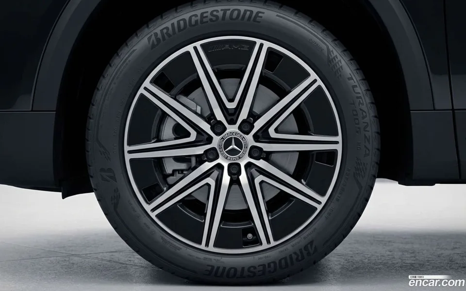 Mercedes-Benz EQB EQB300 4MATIC AMG 2025 — thumbnail 2