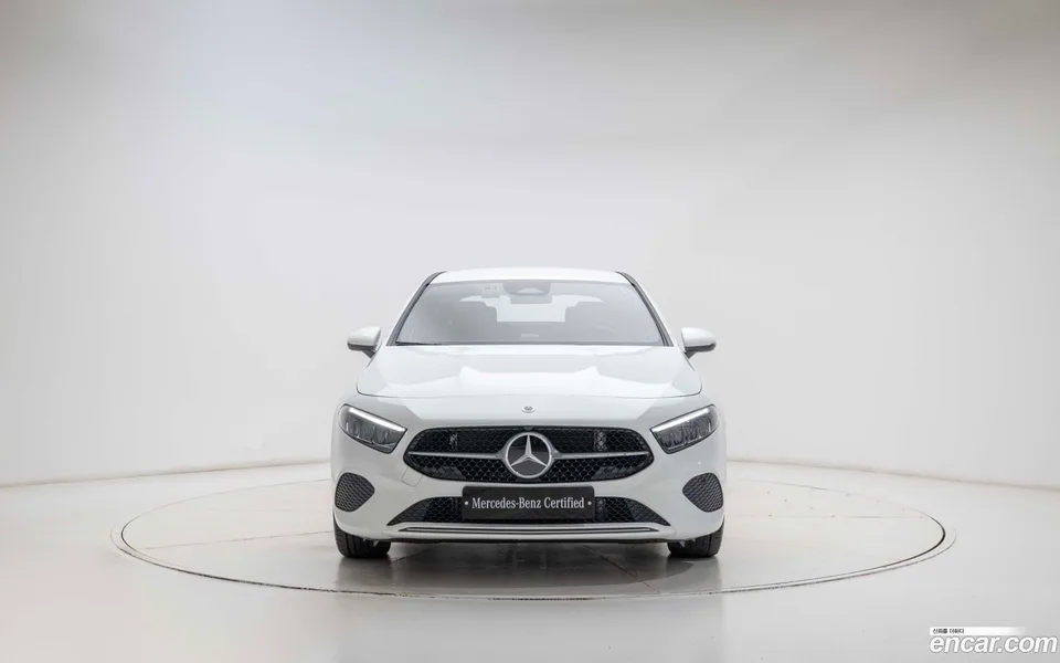 Mercedes-Benz A-Class A220 2025 — thumbnail 3