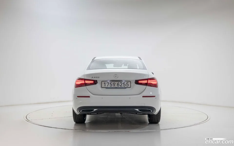 Mercedes-Benz A-Class A220 2025 — thumbnail 4