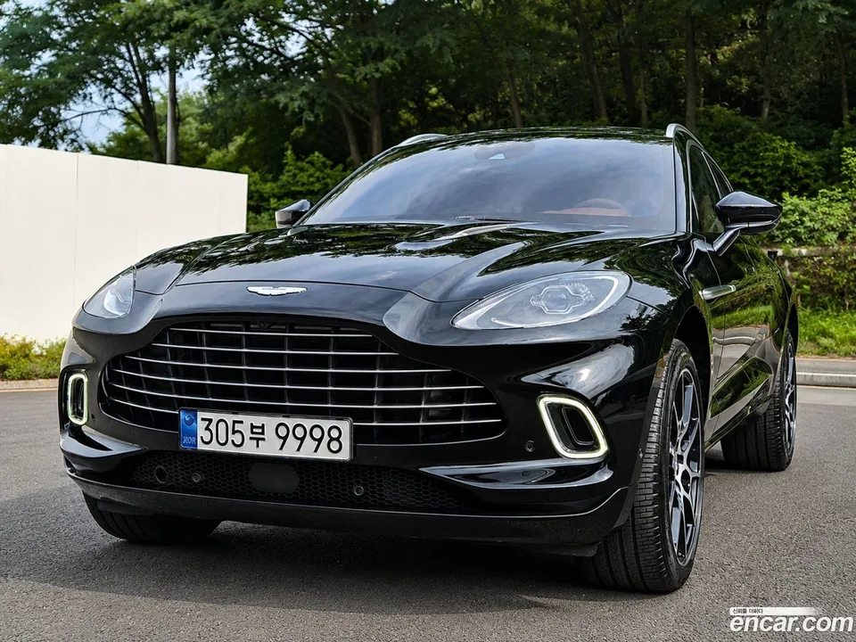 Aston Martin DBX 4.0 V8 2023 — thumbnail 3