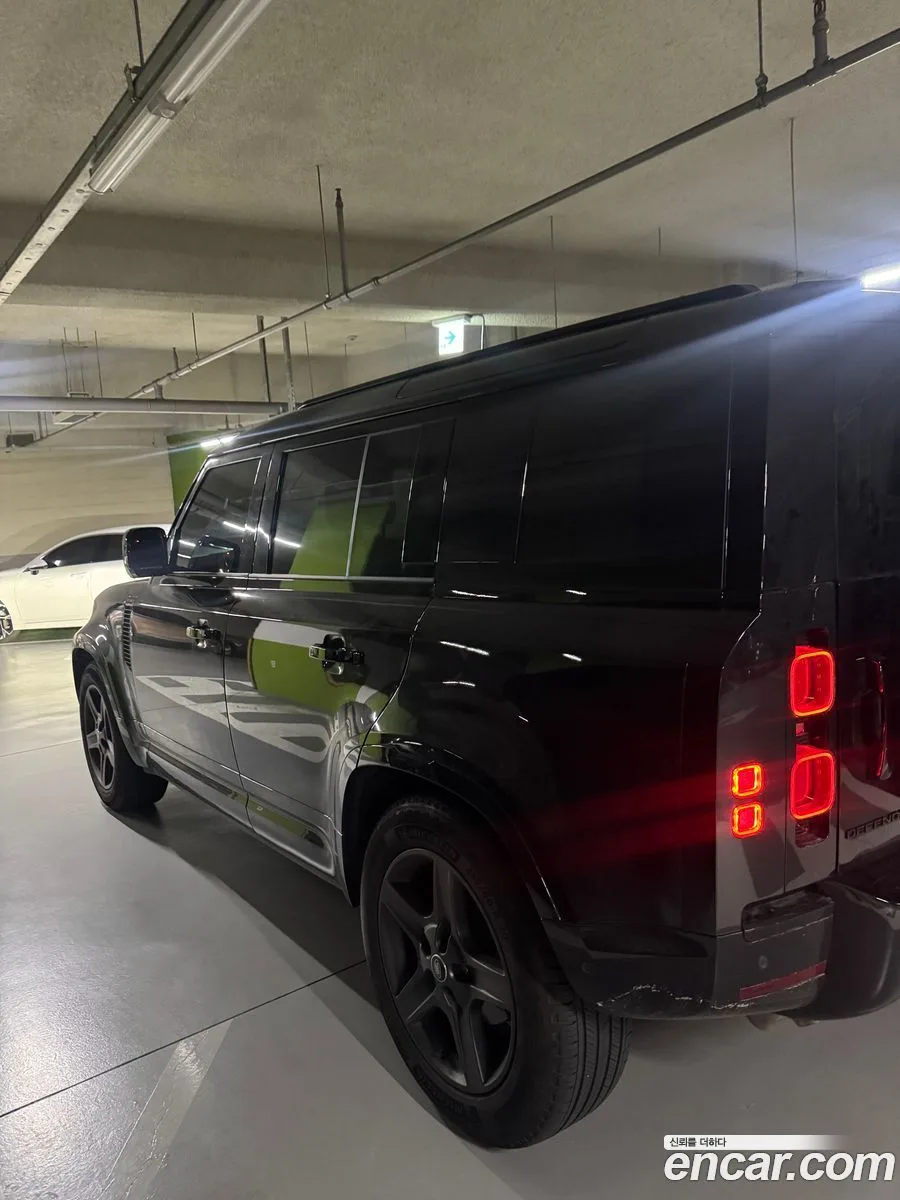 Land Rover Defender 110 P300 X- SE 2025 — thumbnail 3