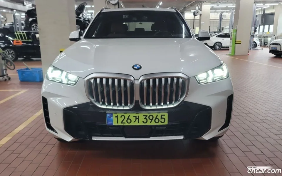 BMW X5 xDrive 40i M 2026 — photo 1, buy with delivery to Moscow