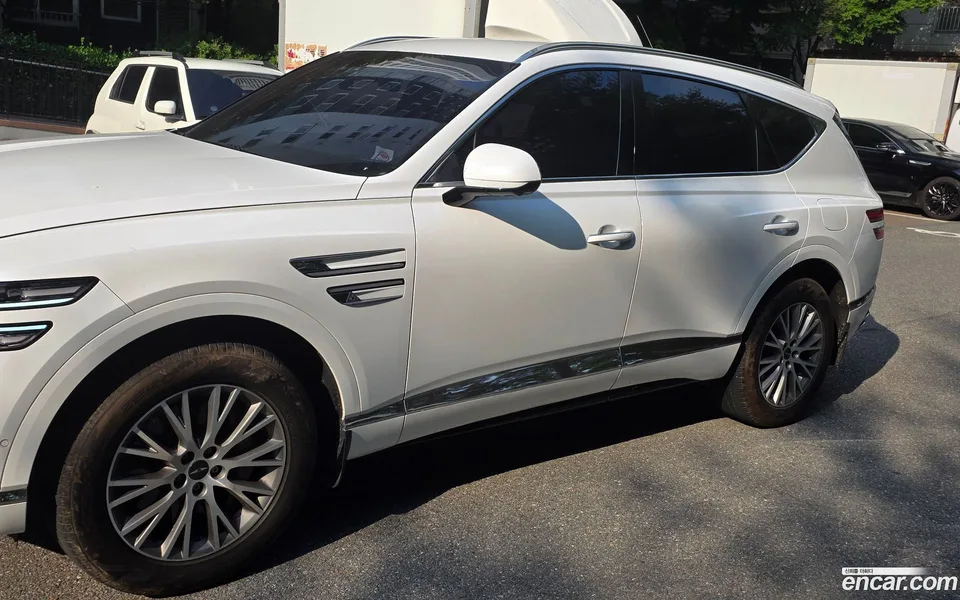 Genesis GV80 2.5T AWD 2024 — photo 1, buy with delivery to Moscow