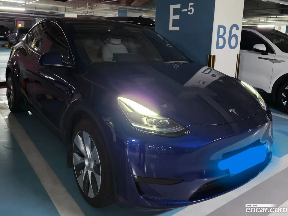 Tesla Model Y RWD 2023 — thumbnail 3