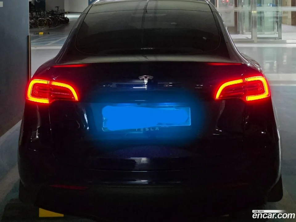 Tesla Model Y RWD 2023 — thumbnail 4