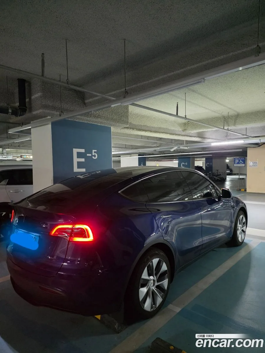 Tesla Model Y RWD 2023 — thumbnail 5
