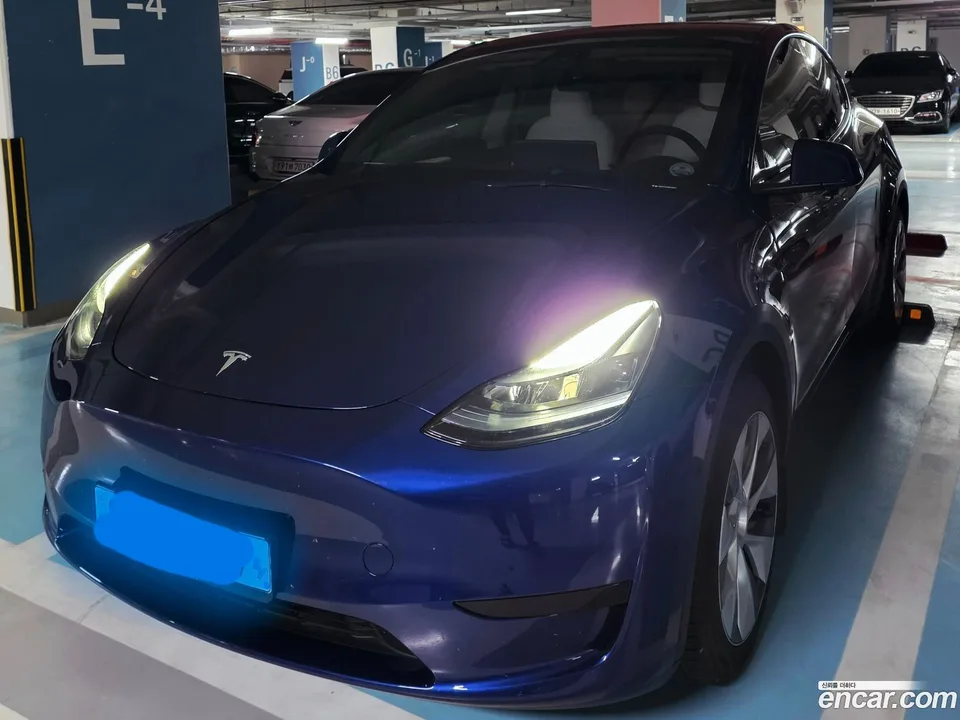 Tesla Model Y RWD 2023 — photo 1, buy with delivery to Moscow