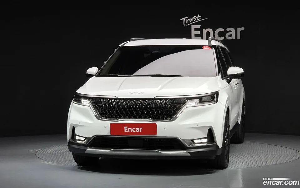 Kia Carnival 9 2023 — thumbnail 3