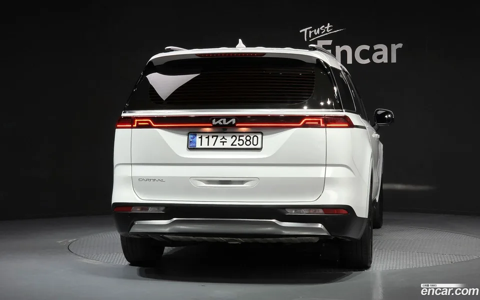 Kia Carnival 9 2023 — thumbnail 4