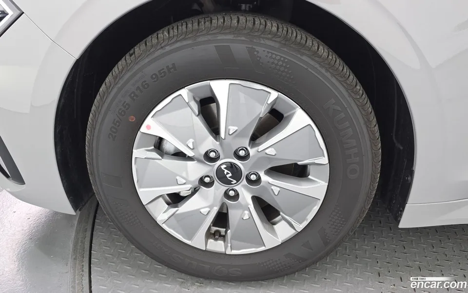 Kia K5 Hybrid 2025 — thumbnail 2