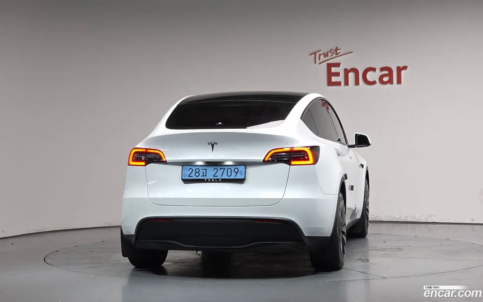 Tesla Model Y RWD 2023 — thumbnail 4