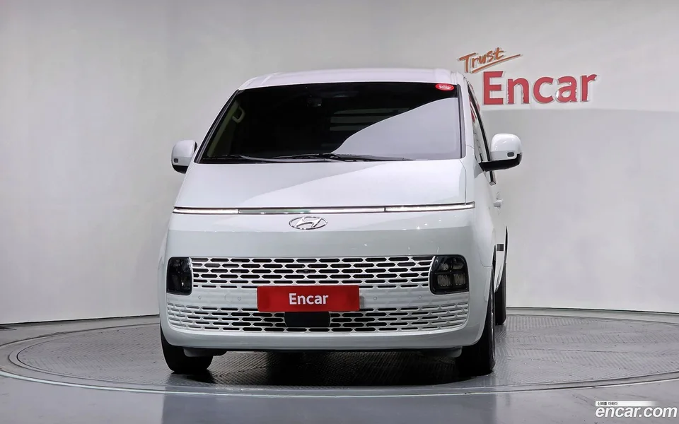 Hyundai Staria 3 2023 — thumbnail 3