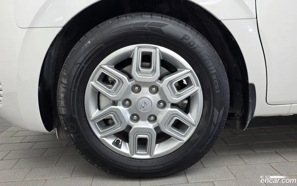Hyundai Staria 3 2023 — thumbnail 5