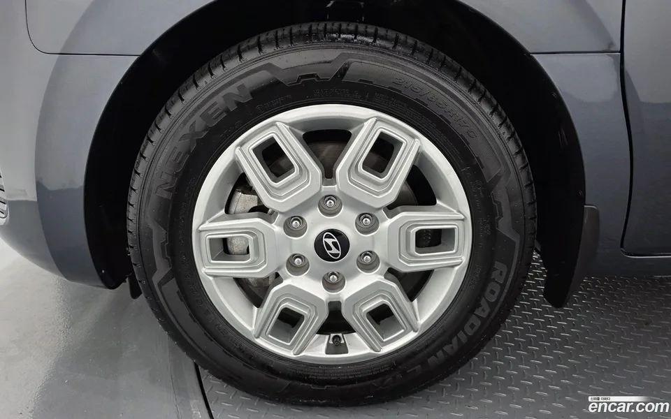 Hyundai Staria L3.5 5 2024 — thumbnail 2